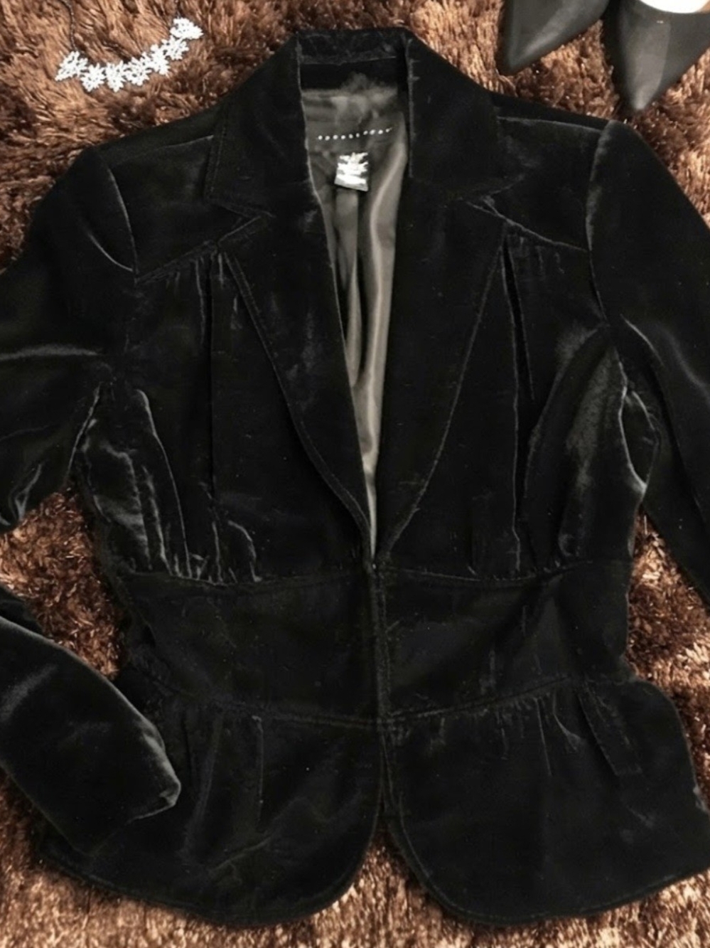 Apostrophe Vintage Y2K black velvet peplum-style blazer jacket